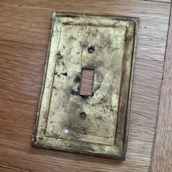 Single toggle brass light switch plates with classic braided design - Picture 5 of 6